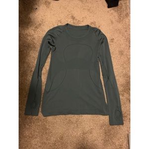 Lululemon long sleeve size 8